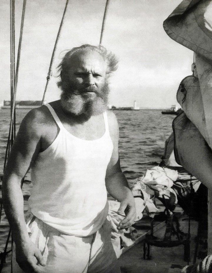 Леонид Телига... на своей яхте "Опти"